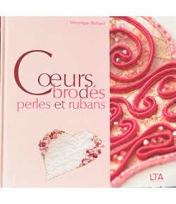 LIVRE COEURS BRODES PERLES ET RUBANS